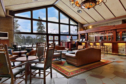 Fairmont Jasper Park Lodge lounge